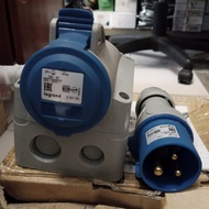 Spesial Stop Kontak 3 Kaki 1 Phase 16 A Surface Mounting Legrand
