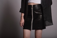 仿皮短裙 - 黑