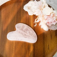 天然粉晶刮痧板。臉部提拉・身體紓壓・加厚版溫潤手感