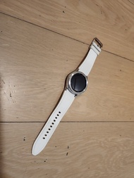Samsung galaxy watch4 classic 42mm 連充電線