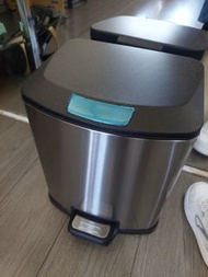腳踏垃圾桶，可緩降