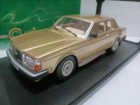 Cult 1:18 Volvo Coupe Model Volvo 262c Coupe 1977 Gold