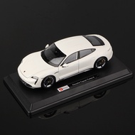 Bburago | โมเดลรถแข่ง Taycan ทำจากอัลลอย