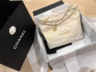 Chanel 22 中 幻彩珍珠白