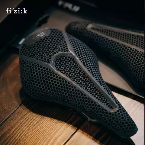 Fizik Vento Argo Adaptive 3D Printed Bike Saddle, Lightweight Short-Nose Road & MTB Cycling Seat, Br