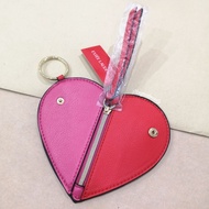 กระเป๋าพวงกุญแจ, พวงกุญแจกระเป๋า
จากแบรนด์ Estee Lauder มาในรูปหัวใจสีชมพูแดงน่ารัก Nongnaveauty 