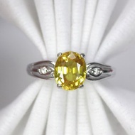 天然藍寶石 8 x 6 公釐，黃色硬質藍寶石純銀戒指，寶石非常乾淨。