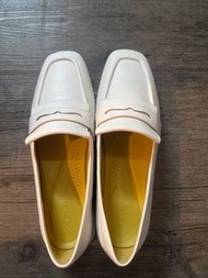 Clarks 白色樂福鞋 適合36-37，37碼合腳肉不多的人穿