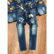 [New 2023] Dsquared2 jeans are torn with wash locks deviated on the web