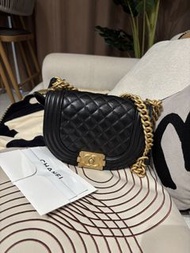 Chanel boy Chanel 馬鞍 黑色荔枝牛皮 100%Authentic ,98%new 💎尖沙咀中港城門市