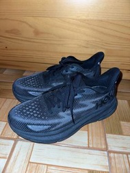 Hoka Clifton 9
