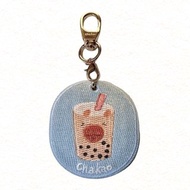 雙面刺繡吊飾-一杯水豚珍奶