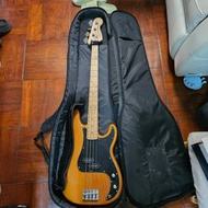Squier Precision Bass 電貝斯