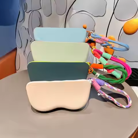 Portable Waterproof Drop-Resistant Silicone Glasses Case Easy to Store Equipped with Hanging Handle 