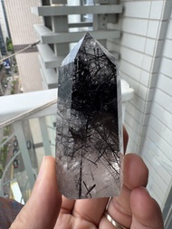 黑髮晶柱