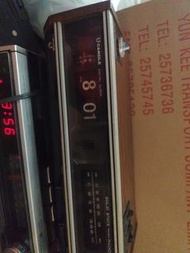 vintage  flip clock radio