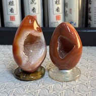 紅瑪瑙路路通恐龍蛋寳寳一對～前後都有軟糖晶牙、寓意路路亨通、作為佛教七寶，紅瑪瑙可作護身寶、有助於消除負性能量、濁氣及疲勞。