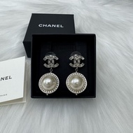 Chanel香奈兒雙C珍珠耳環 滿鑽雙C 圓環滿鑽鑲嵌珍珠吊墜