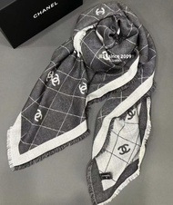 🌈Chanel 25p scarf 滿logo 灰色 方形 頸巾 披肩 圍巾 方巾 灰白 禮物🎁 25s