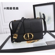 Dior Gold Buckle Black Monten Bag Buckle Messenger Bag Solid Color Retro Flap Shoulder Bag FB1P