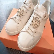 二手精品自賣❤️LV金屬釦Logo經典款小白鞋.休閒鞋👟35號
