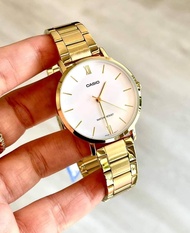 นาฬิกา Casio รุ่น LTP-VT01G-7B นาฬิกาผู้หญิงสายสแตนเลสสีทอง หน้าปัดขาว - ของแท้ 100% รับประกันสินค้า 1ปี