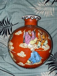 Chinese vase with artwork