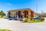 卡斯爾因蘇伊特斯由OYO奇卡沙管理 (Castle Inn & Suites By OYO Chickasha)