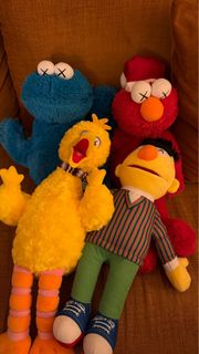 Kaws Sesame Street Uniqlo芝麻街公仔一套4隻