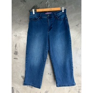 Jeans 4-5-Inch Legs Dark Color Open Leg Ends Gloria Vanderbilt 6 Waist 29-32 Hips 40-44 Length 30.5 