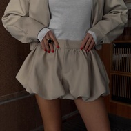 Eloise & Jefferson | Short short short | Balloon balloon | Pants pants