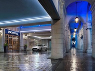 諾富特多倫多中心飯店 (The Novotel Toronto Center Hotel)