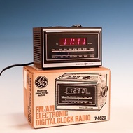 桑惠商號 1976s 美國GE 古董廣播電鬧鐘 vintage廣播時鐘