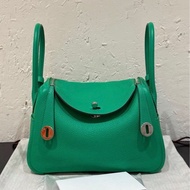 Hermes  lindy26薄荷綠銀扣z刻 膜都還在，有雨衣