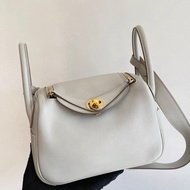 愛馬仕mini lindy 珍珠灰金扣  Swift皮 顯色很好看 Z刻