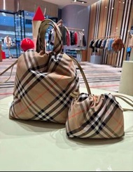 BURBERRY 正品 💥VIP限量優惠💥 2款 (左大)經典格紋尼龍大容量手提隨身袋 磁吸袋口 / (右小)斜孭隨身小袋  磁吸袋口 附防塵袋(官網售約HK6900+) 🩷查詢更多實物圖片/瀏覽更多