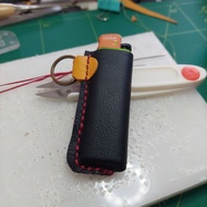 sarung kulit lighter cricket / leather lighter case ( black with key ring)