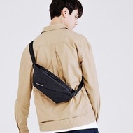 NIID - 雙向隱藏儲存 R0 時尚胸包-隕石黑