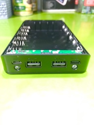 Box sạc dự phòng không pin 8 cell 18650 có cổng Type-C màu đen