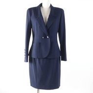 成色極佳的香奈兒 (CHANEL) Vintage 96P P06410V04616 100% 羊毛外套和半身裙套裝，飾有 Coco Mark 紐扣，海軍藍，尺寸 38，法國製造
