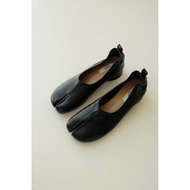 B1062 - AIKA TABI FLATS SHOES