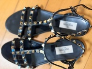 Valentino 黑色鉚釘膠質涼鞋