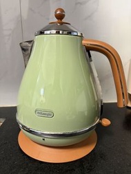 DeLonghi 復古電熱水壺