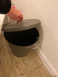IKEA 附蓋垃圾桶 (KNODD) ｜需面交