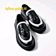 Docmart slip-on shoes with bell motif, docmart men's casual loafers