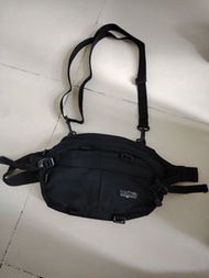 大特價Podia Adventure黑色，可作腰包，胸包，斜孭袋，多用途，多間隔，只用 1～2次超新淨，閒置多。高17cm ,橫30 cm ,闊8cm。$120不議價，黃大仙鐵站或SF到付。[supr