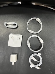 全新 Apple 原廠 Lightning-TypeC 傳輸線 + Lightning 耳機 + USB-A 傳輸線/充電頭