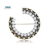 For Women Retro Court Elegant Simulated Pearl Initial Letter Brooch Pin Corsage Pin