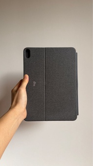 (For iPad Air 4&amp;5) Logitech Combo Touch Keyboard Case with Trackpad 鍵盤護殼配備觸控板