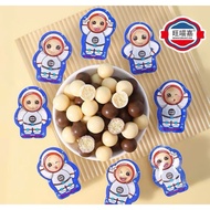 Wholesale 1kg of 3D astronaut-shaped chocolate candy and candy